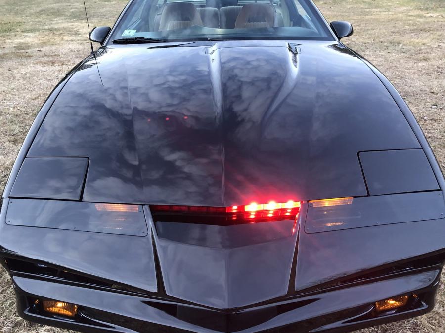 Детали экстерьера Pontiac Firebird Trans Am GTA KITT Tribute 1987 года  (фото 30 из 78)